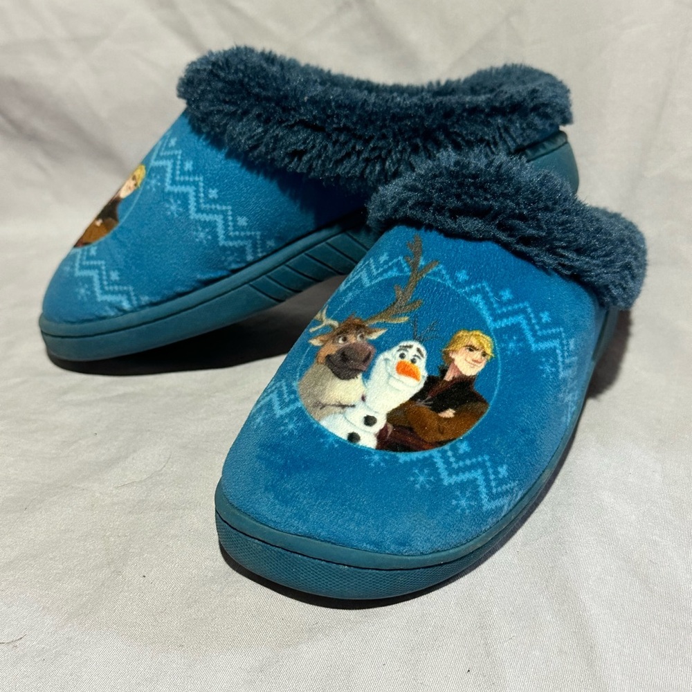 Girls Frozen 2 Slippers, size 13/1